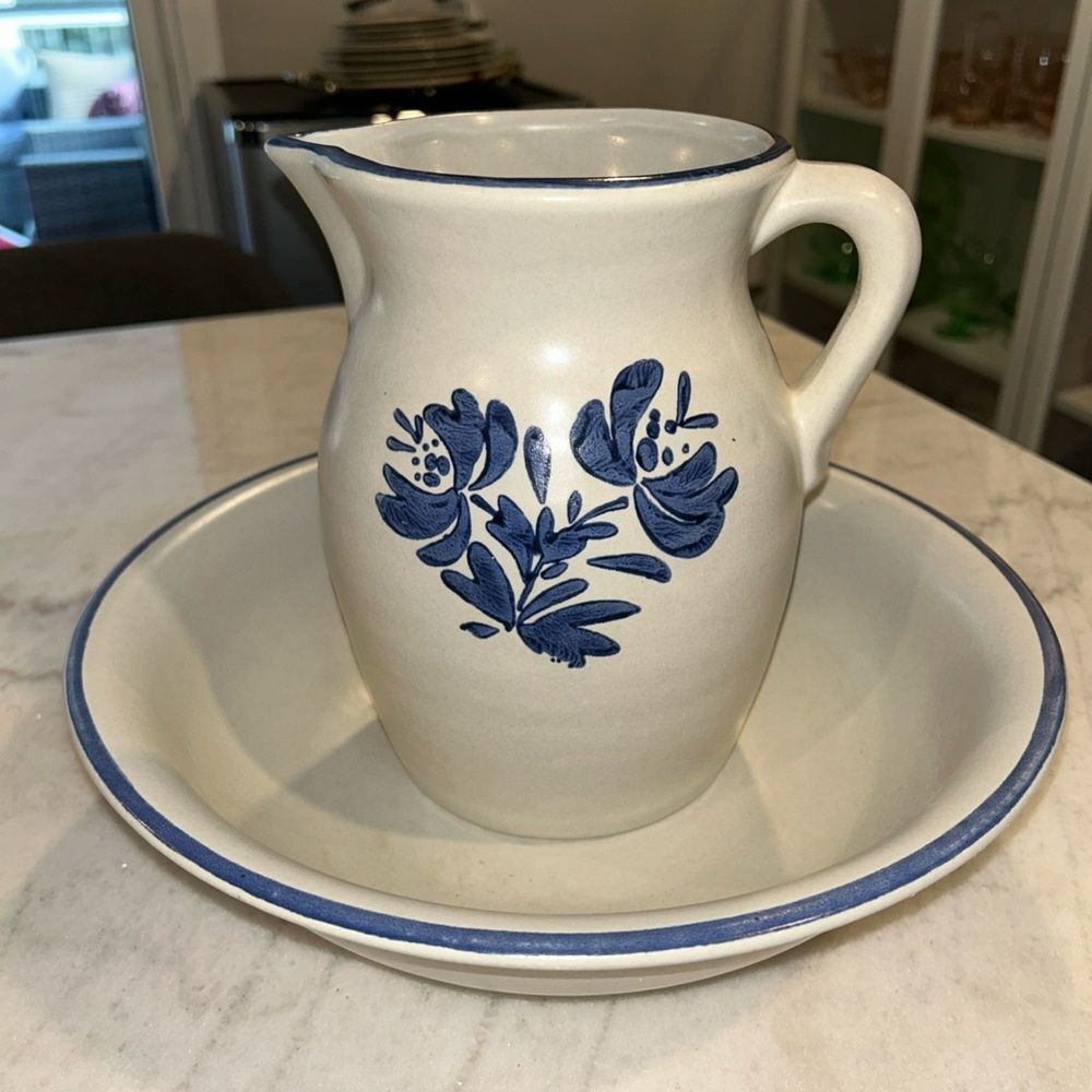 Vintage Pfaltzgraff Yorktown Pitcher 64oz & Basin Bowl 3qt Blue Stoneware Set